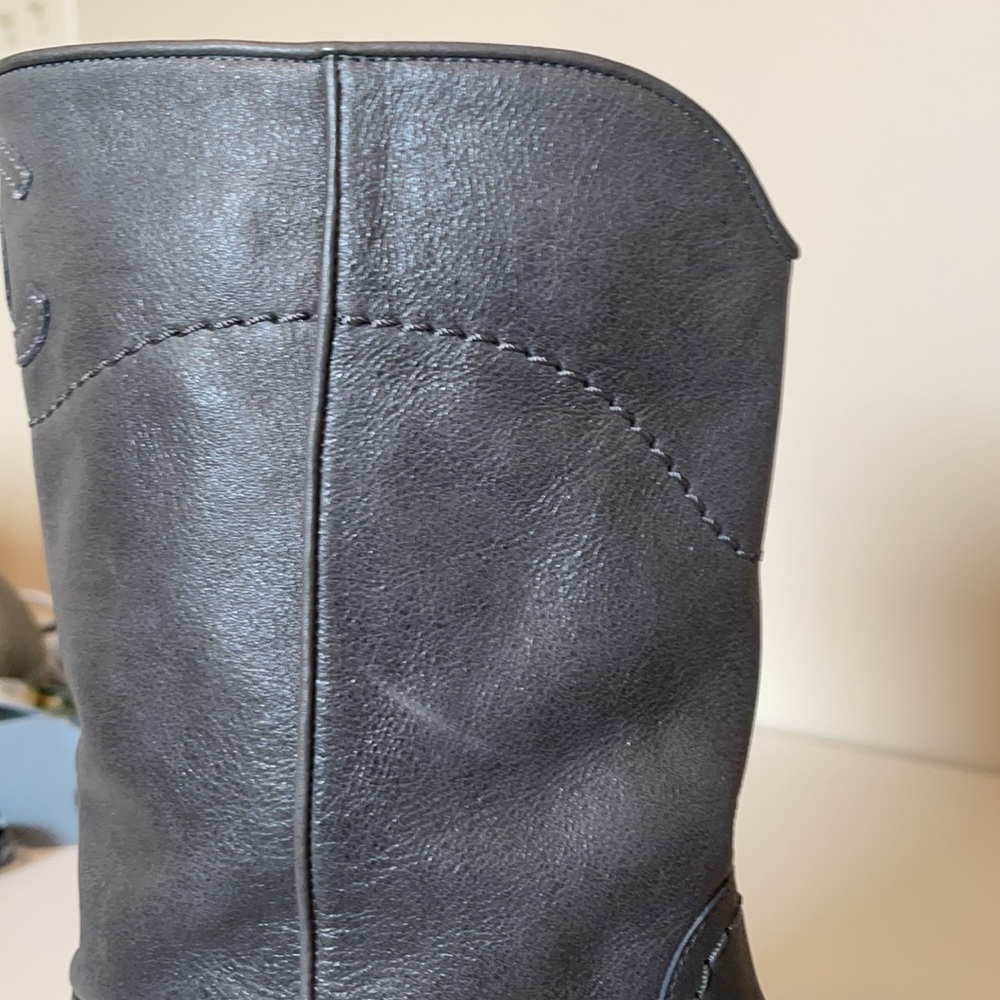 🧚‍♀️🧚‍♀️🧚‍♀️Chanel Authentic dark/medium grey leather boots. - Picture 6 of 12